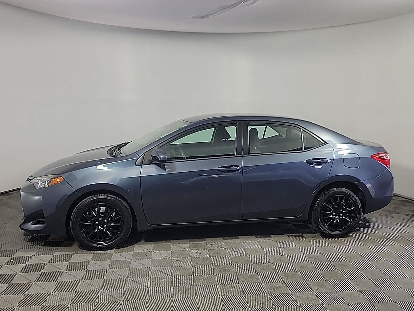 Used 2019 Toyota Corolla LE w/ Carpet Mat Package (TMS) FWD image 10