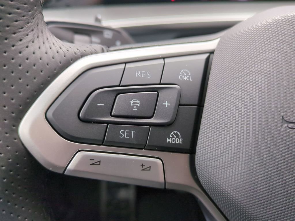 New 2026 Volkswagen Tiguan SE R-Line image 18