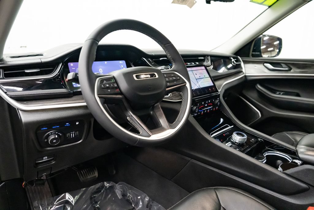 Used 2022 Jeep Grand Cherokee Limited 4xe w/ Luxury Tech Group II AWD/4WD image 26