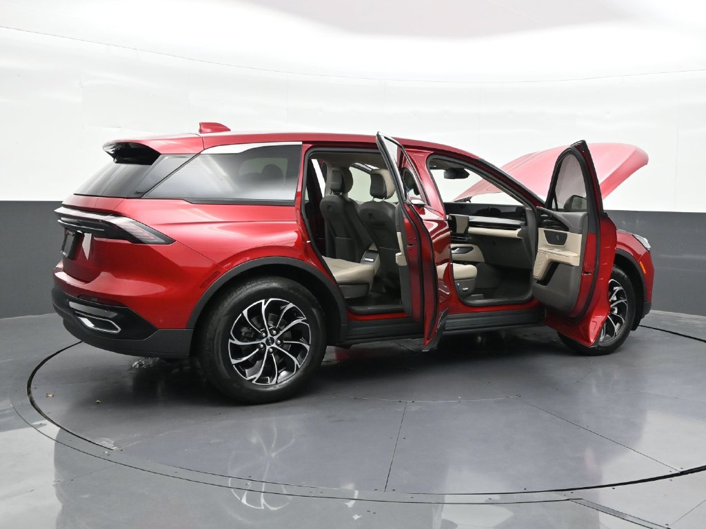 Used 2024 Lincoln Nautilus Premier AWD/4WD image 32