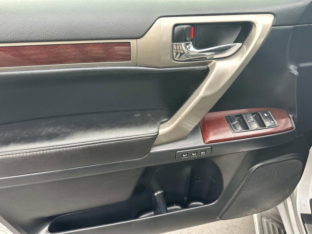 Used 2014 Lexus GX 460 Luxury image 16