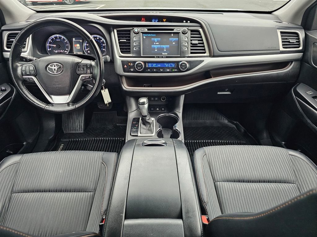 Used 2017 Toyota Highlander Plus AWD/4WD image 19
