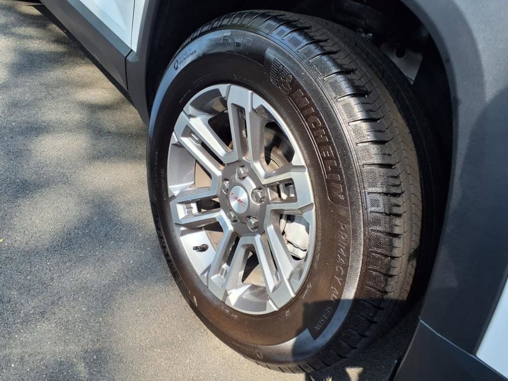 Used 2025 GMC Terrain Elevation image 4