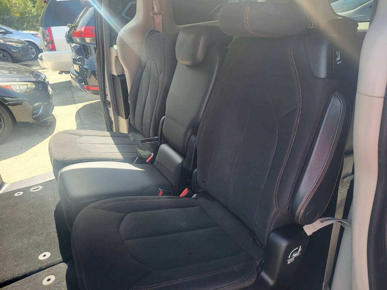 Used 2017 Chrysler Pacifica Touring w/ Tire & Wheel Group FWD image 56