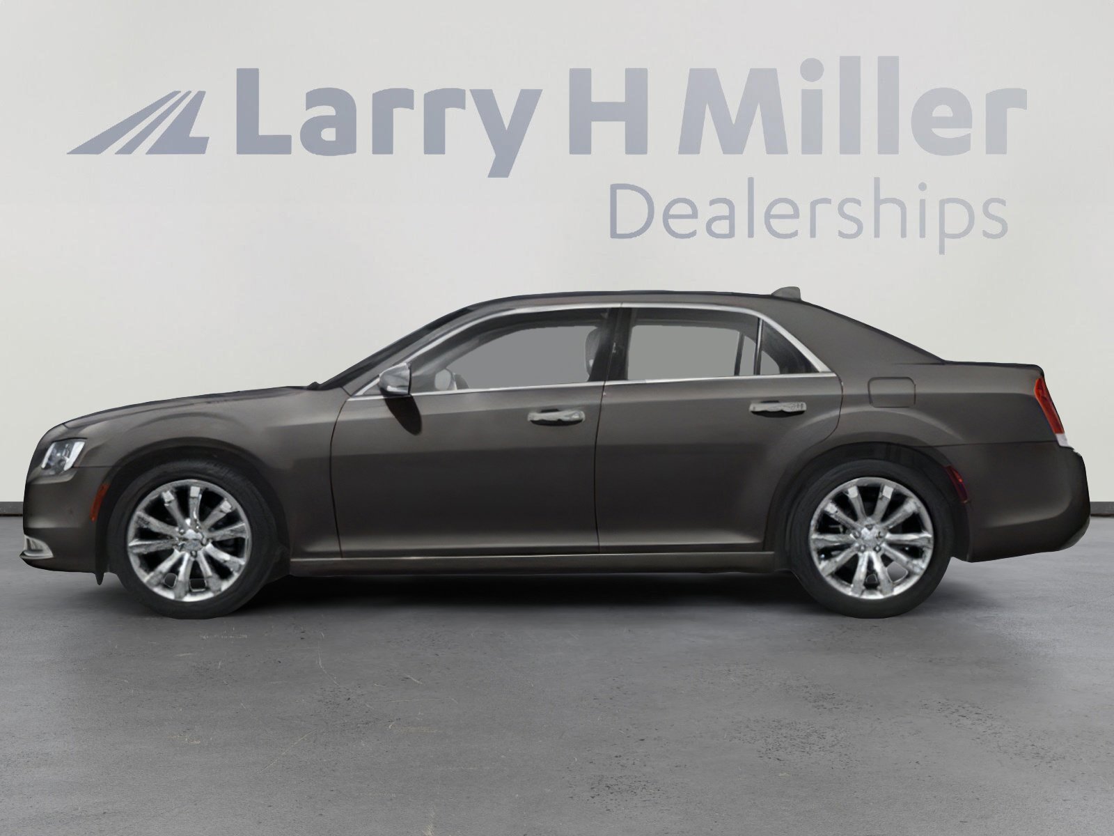 Used 2018 Chrysler 300 Touring L RWD image 3