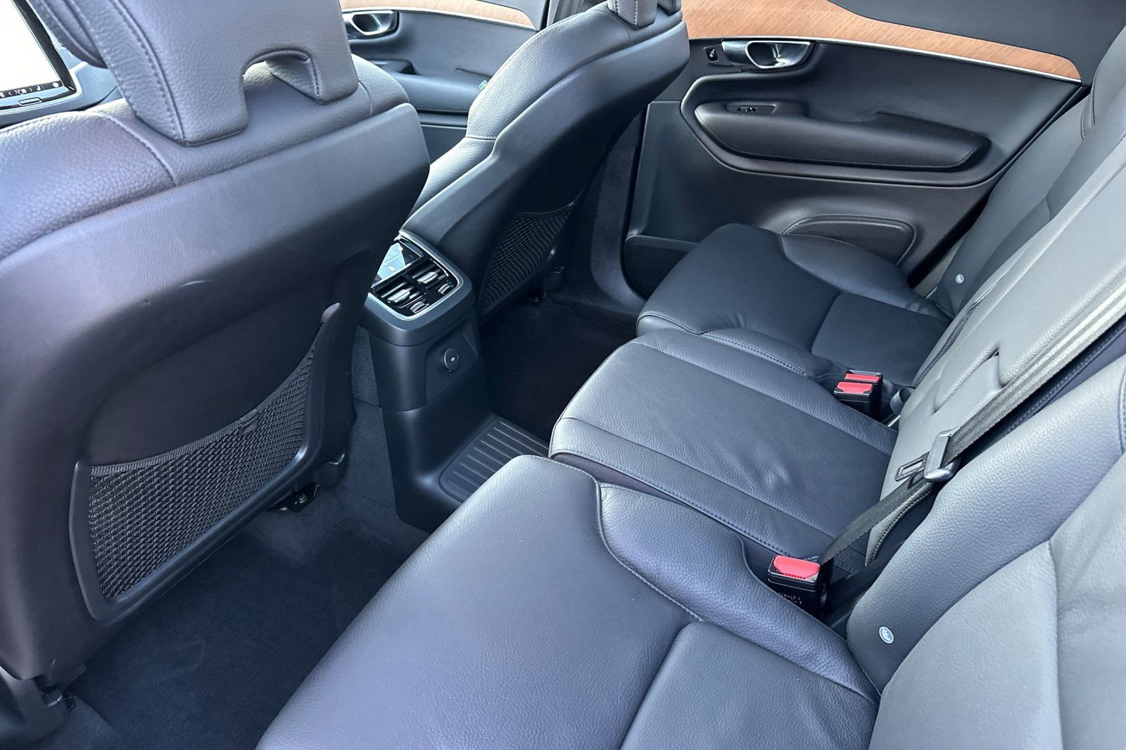 Used 2025 Volvo XC90 T8 Core w/ Protection Package Premier image 4