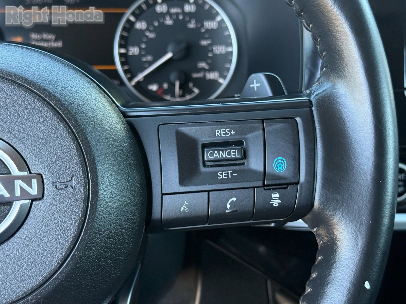 Used 2024 Nissan Pathfinder SV image 18