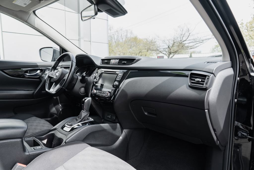 Used 2020 Nissan Rogue Sport SV image 27
