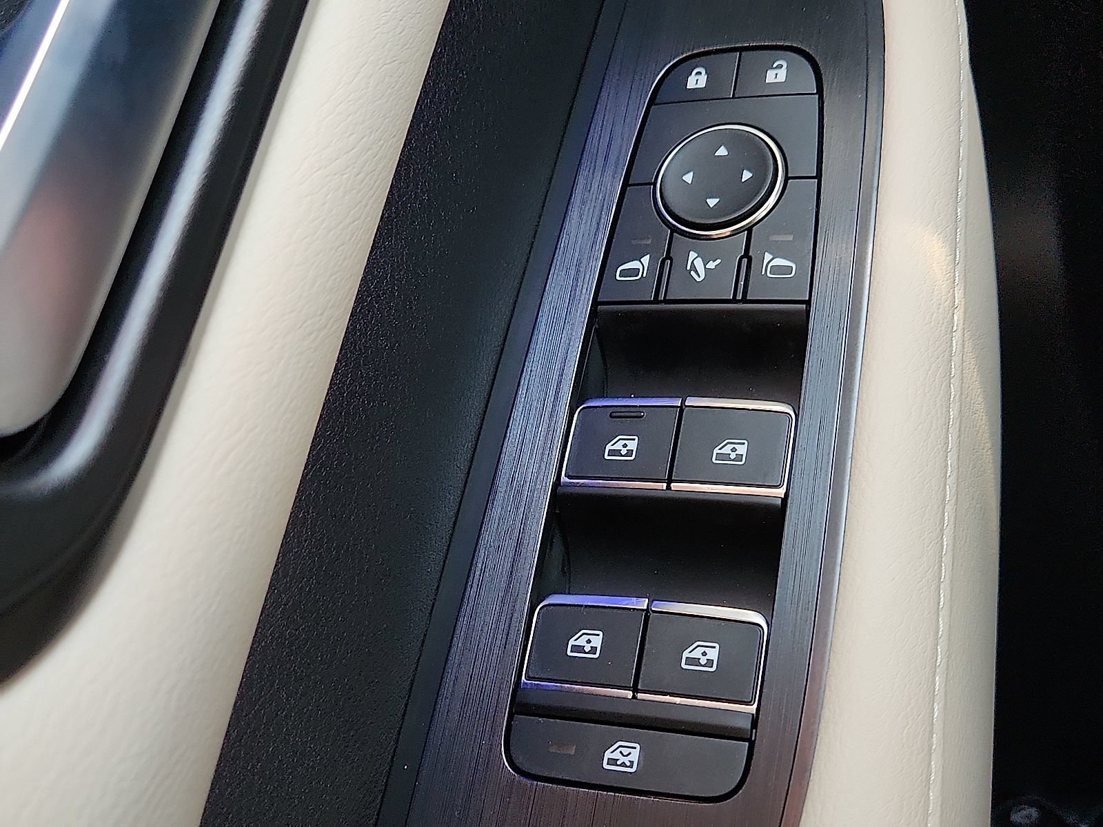 Used 2025 Nissan Armada Platinum w/ Convenience Package RWD image 22