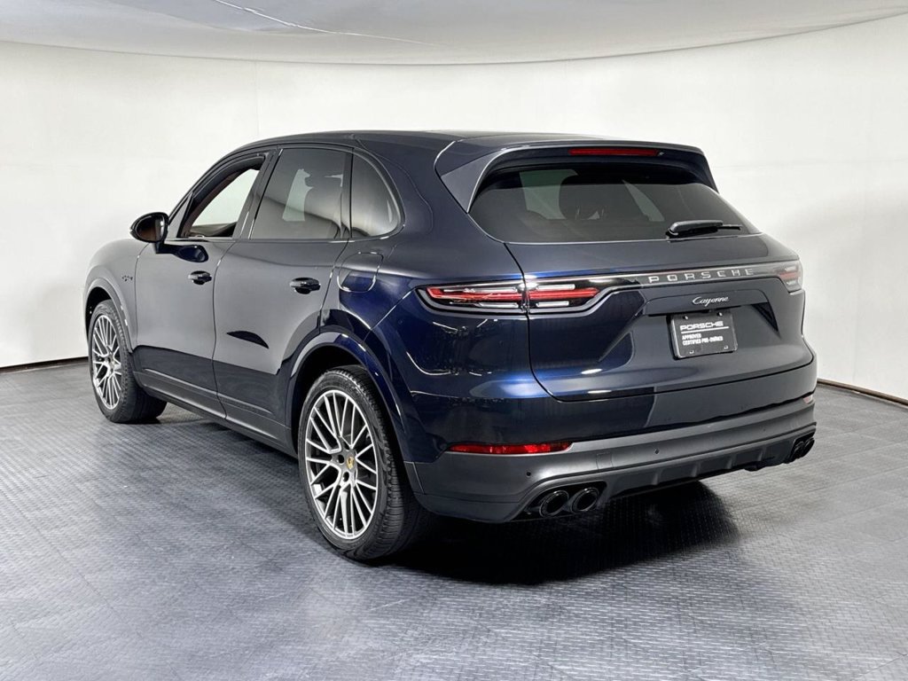Certified 2023 Porsche Cayenne Platinum Edition AWD/4WD image 3