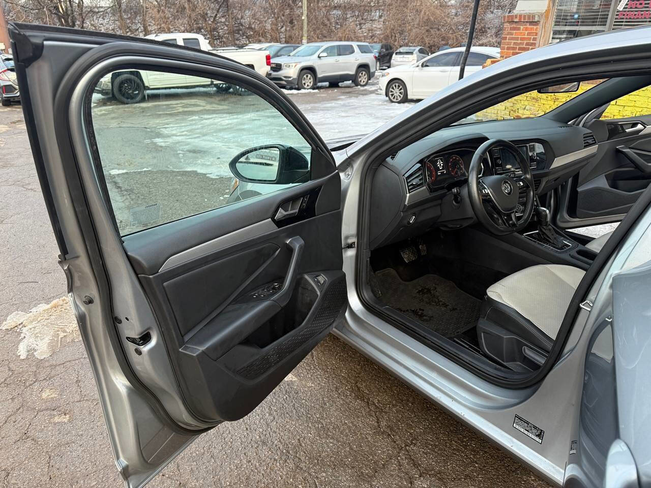 Used 2021 Volkswagen Jetta R-Line w/ R-Line Cold Weather Package image 9