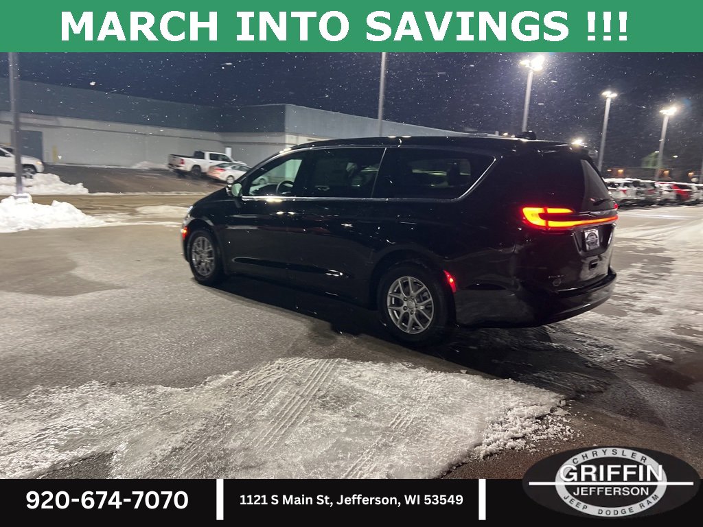 New 2026 Chrysler Pacifica Select image 12