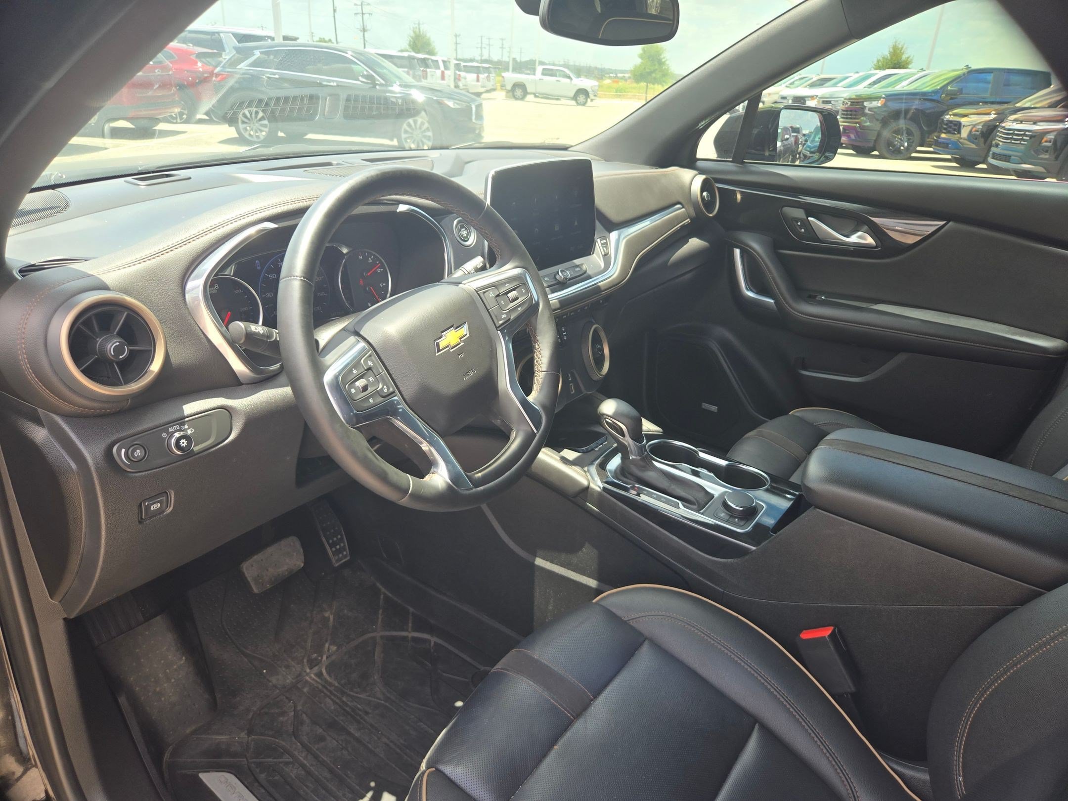 Used 2023 Chevrolet Blazer Premier FWD image 11