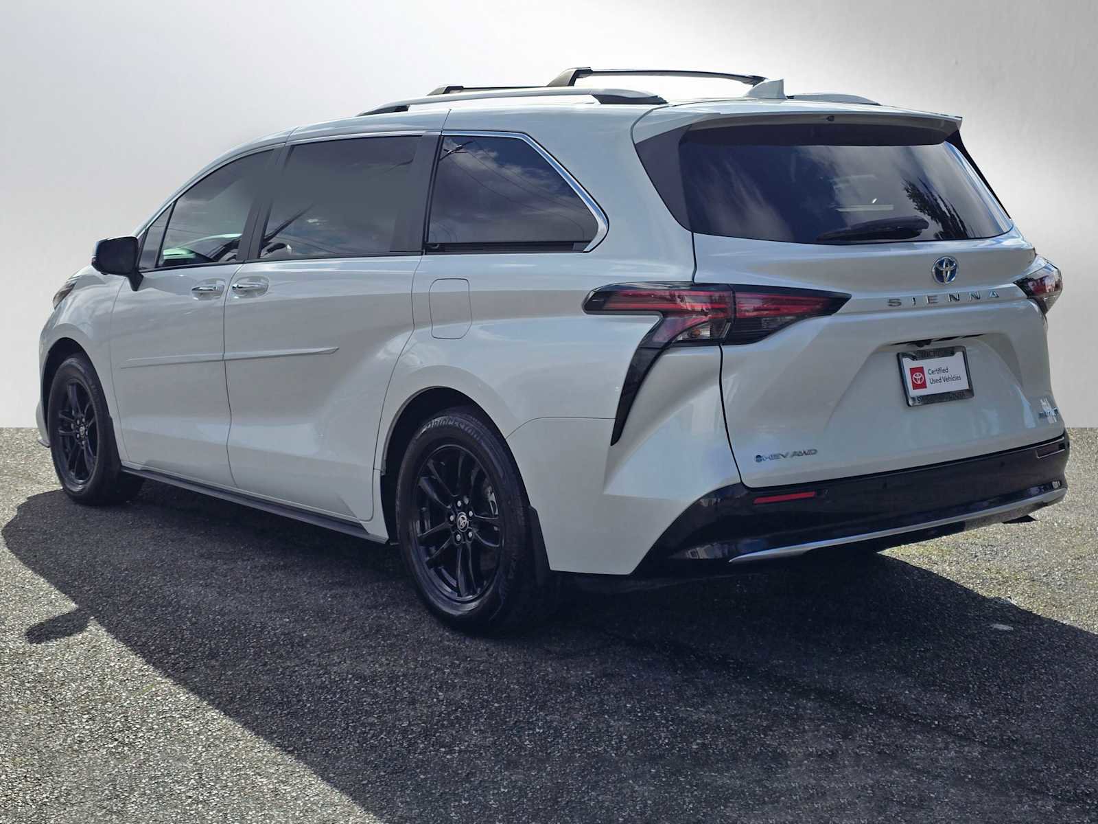 Used 2025 Toyota Sienna Platinum image 5