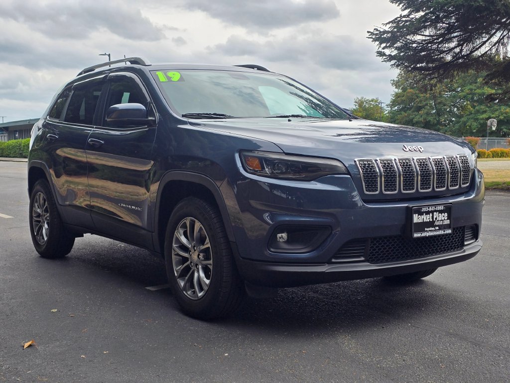 Used 2019 Jeep Cherokee Latitude Plus w/ Cold Weather Group AWD/4WD image 8