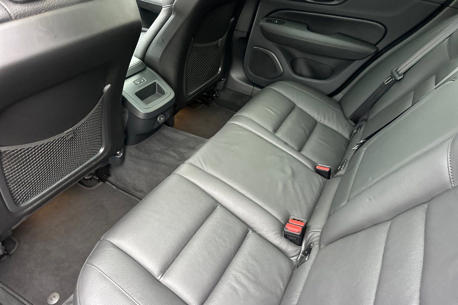 Used 2025 Volvo V60 B5 Cross Country Plus image 12