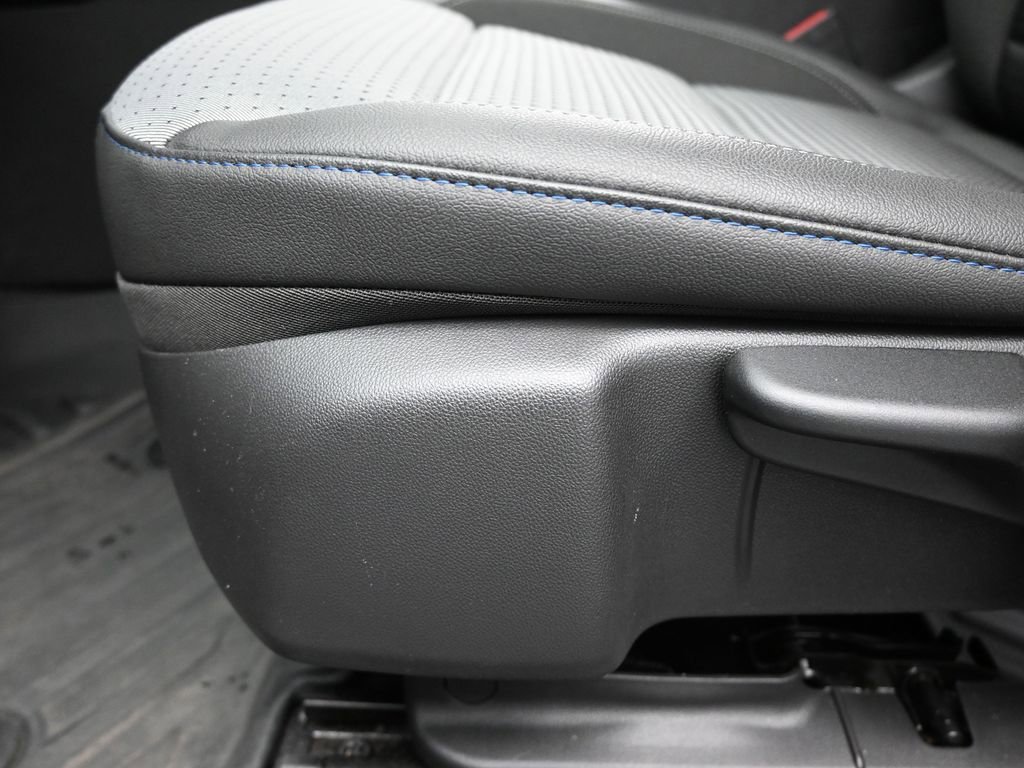 Used 2024 Chevrolet Trax LT w/ LT Convenience Package image 10