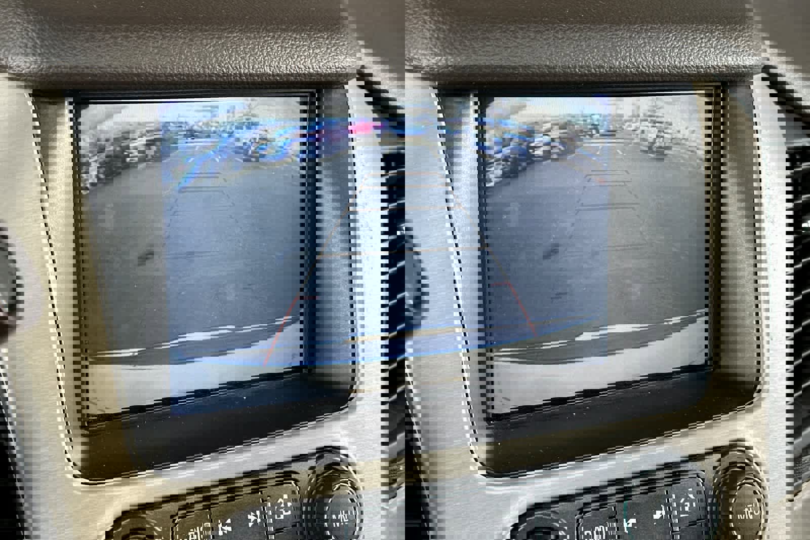 Used 2020 GMC Yukon Denali w/ Open Road Package image 22