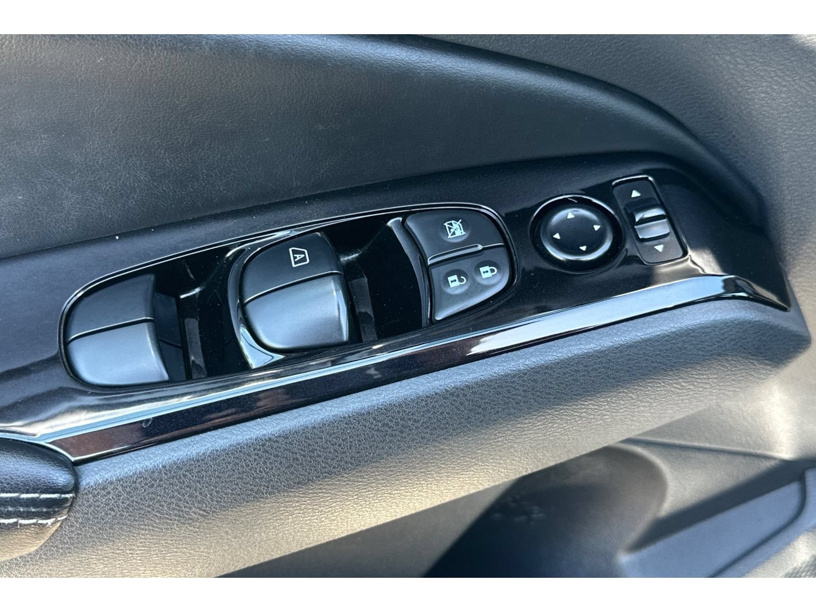 Used 2023 Nissan Altima 2.5 SV FWD image 12