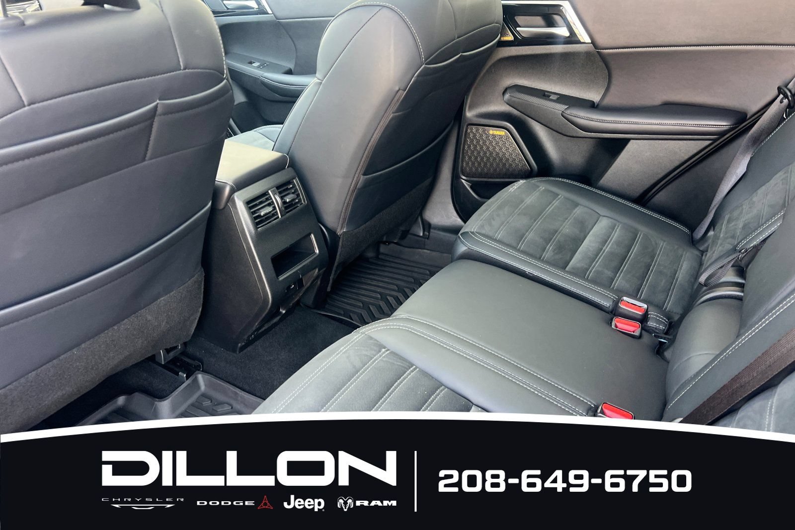 Used 2025 Mitsubishi Outlander SE AWD/4WD image 12