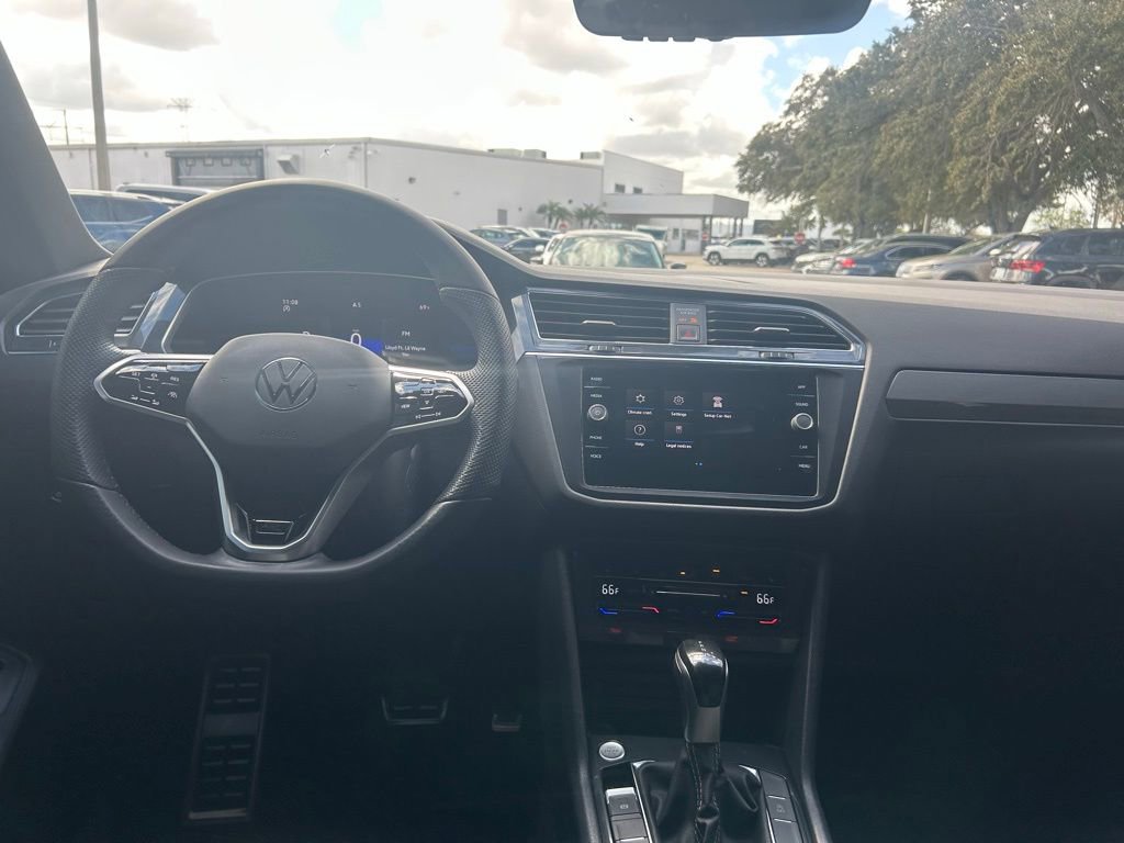 Certified 2022 Volkswagen Tiguan SE R-Line image 46
