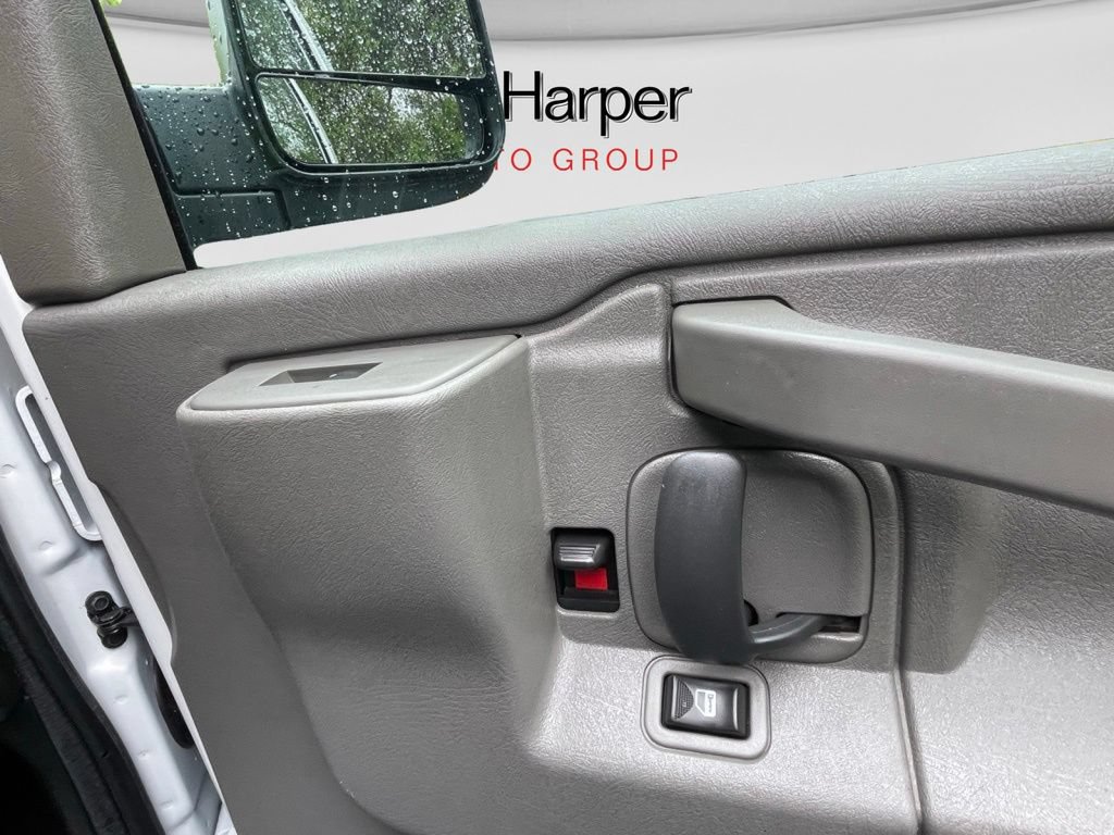 Used 2021 Chevrolet Express 3500 w/ Driver Convenience Package RWD image 12