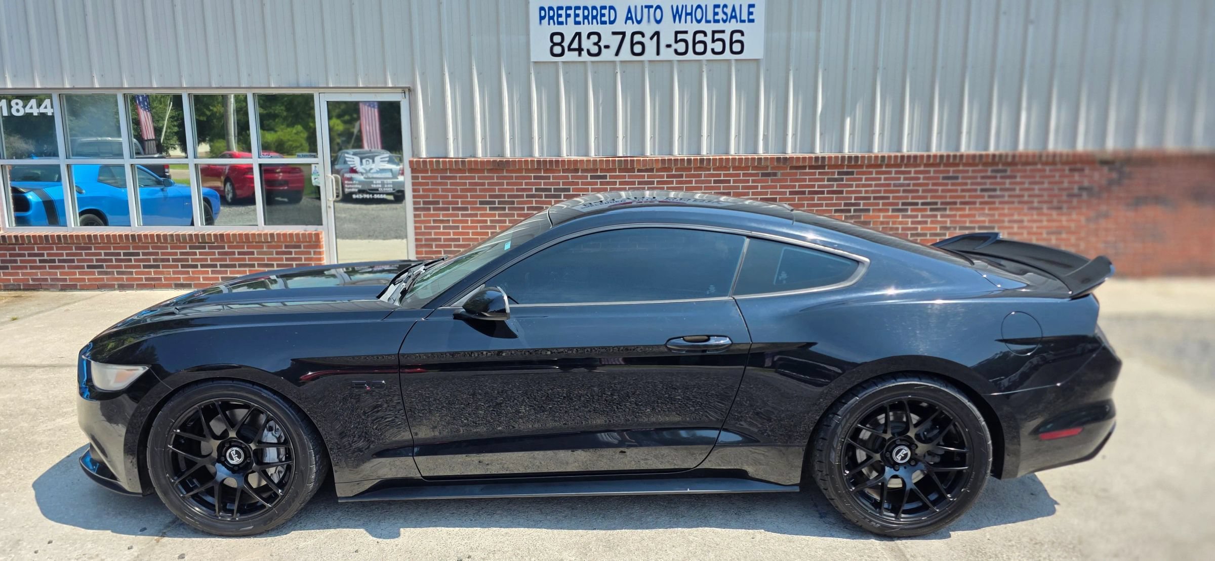 Used 2017 Ford Mustang GT w/ Black Accent Package RWD image 3