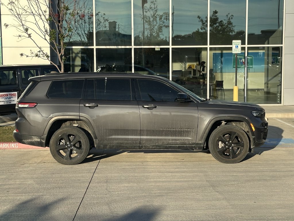 Used 2024 Jeep Grand Cherokee L Altitude AWD/4WD image 3