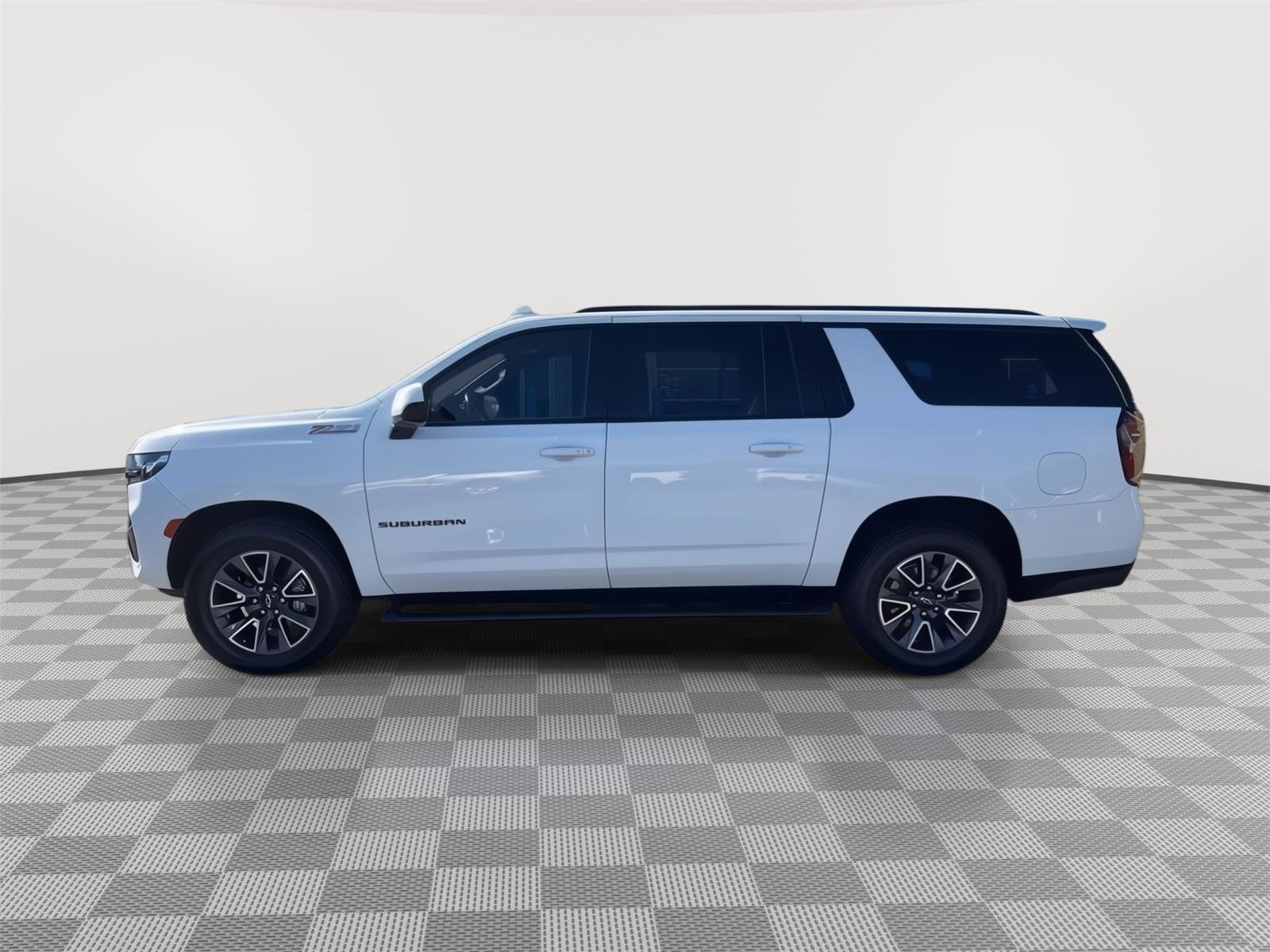 Used 2023 Chevrolet Suburban Z71 image 2