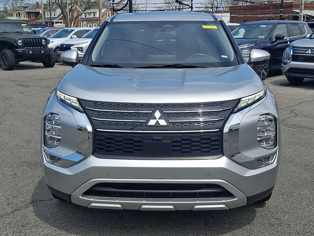 Used 2024 Mitsubishi Outlander SE Black Edition image 2