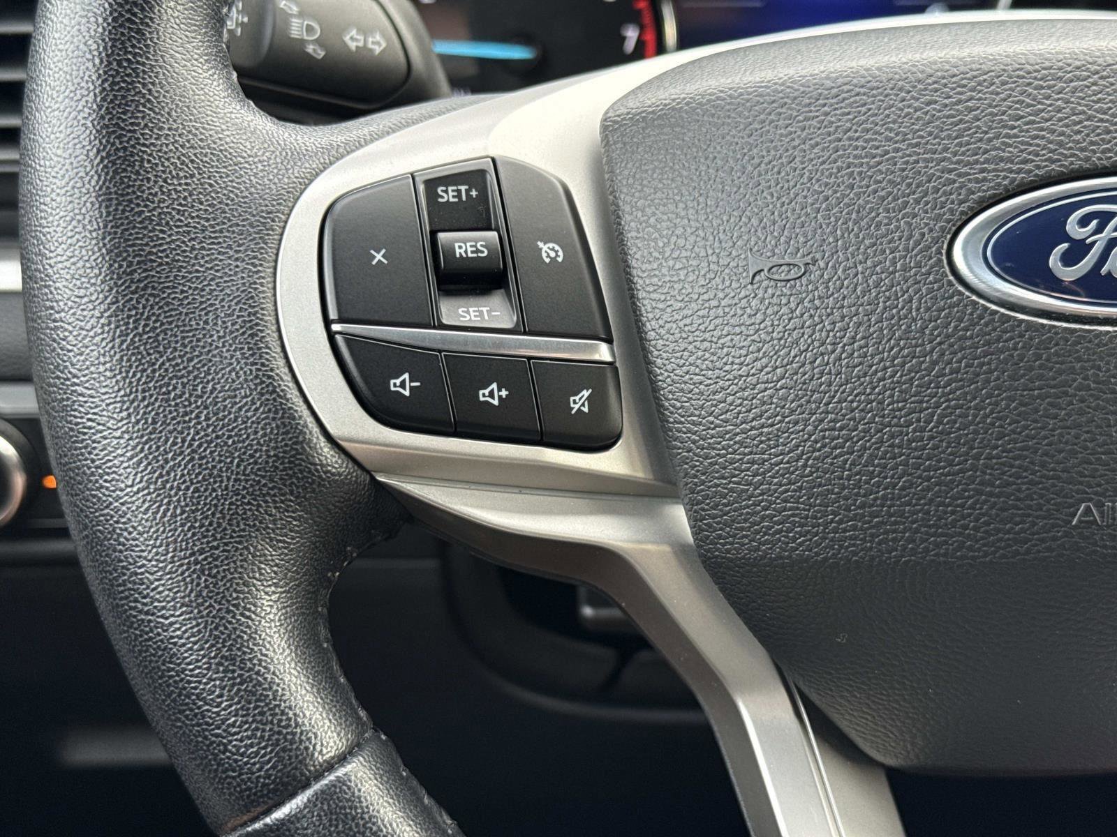 Used 2023 Ford Explorer XLT image 9