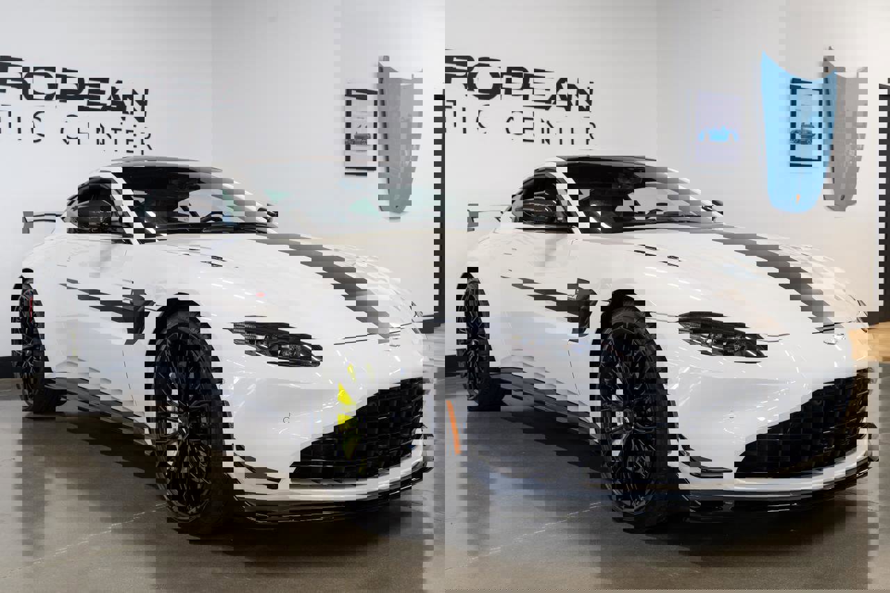 Used 2023 Aston Martin V8 Vantage Coupe image 34