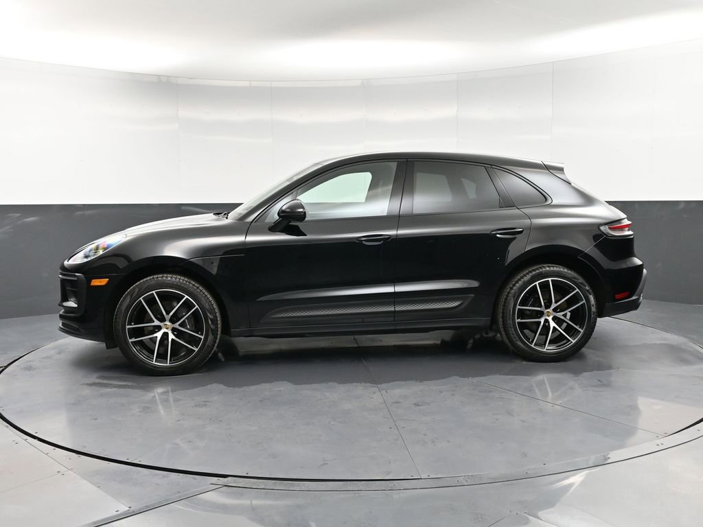 Certified 2024 Porsche Macan image 2