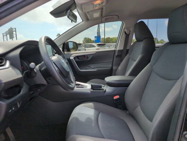 Used 2020 Toyota RAV4 LE FWD image 13