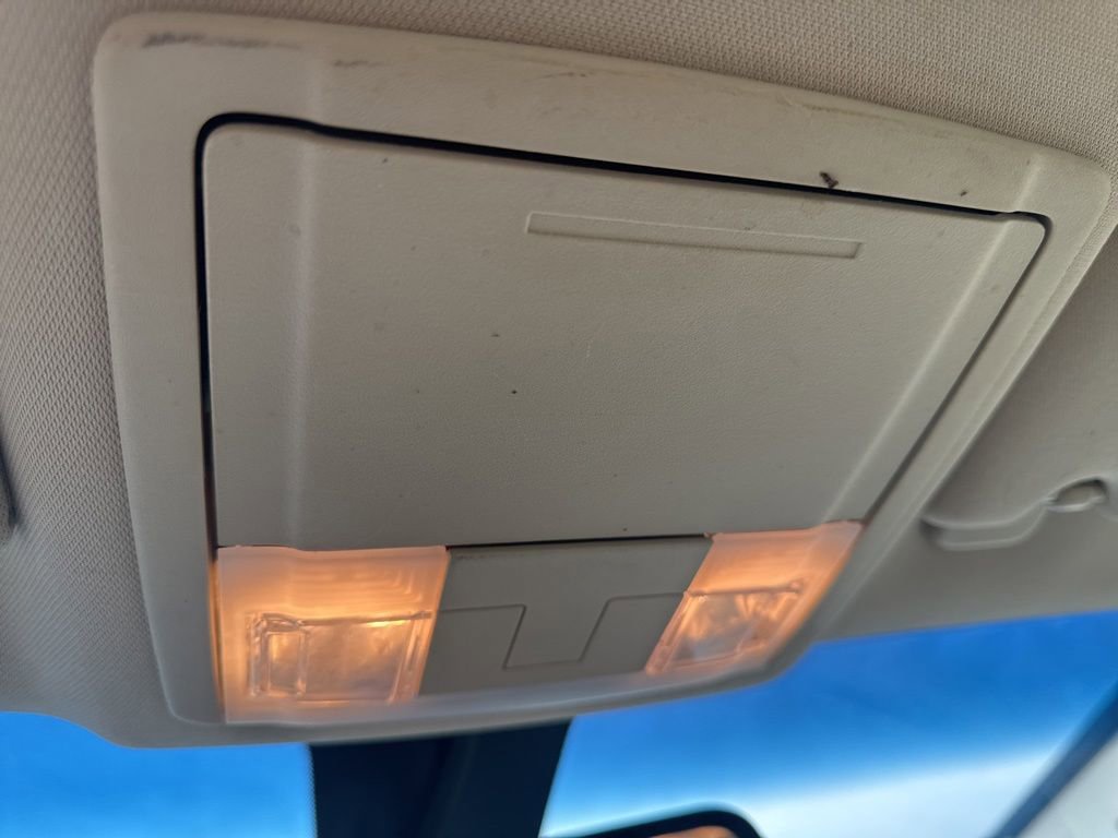Used 2016 Ford Taurus SEL FWD image 26