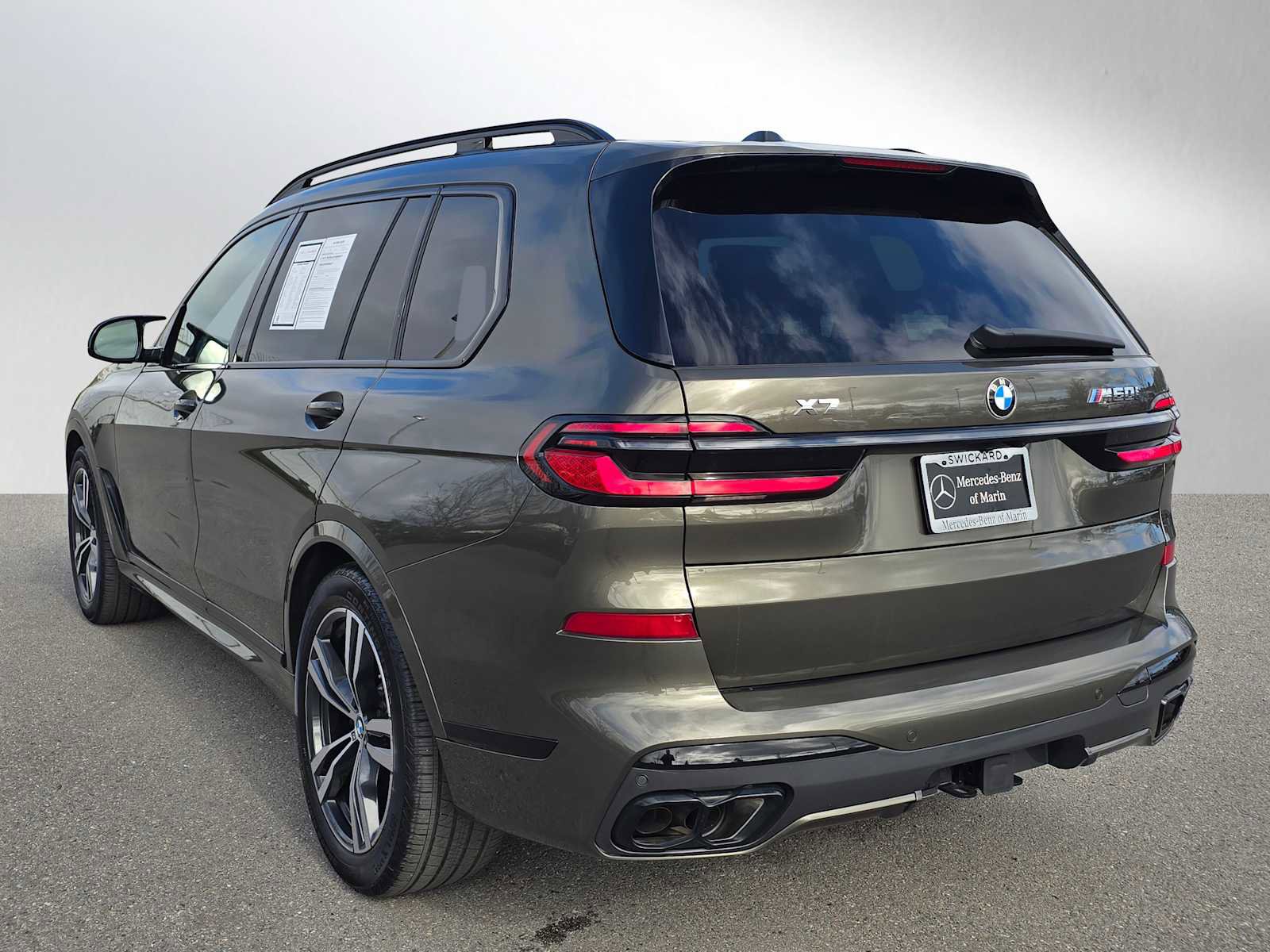 Used 2025 BMW X7 M60i w/ Executive Package image 5