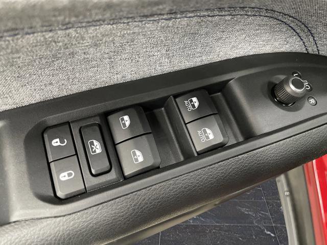 New 2025 Jeep Compass Latitude w/ Sun & Sound Group AWD/4WD image 28
