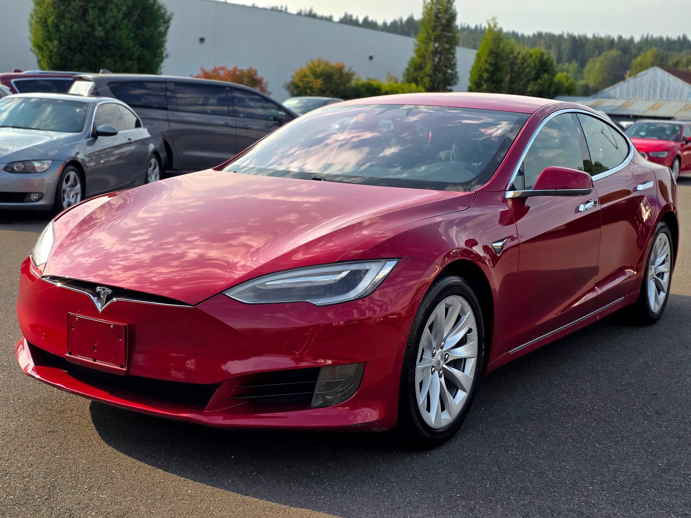 Used 2017 Tesla Model S 60 RWD image 4