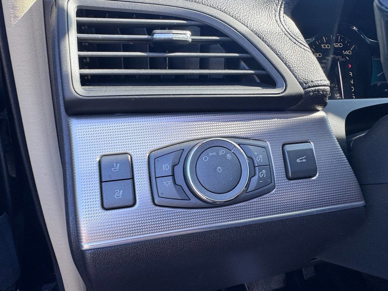 Used 2014 Lincoln MKX AWD image 17