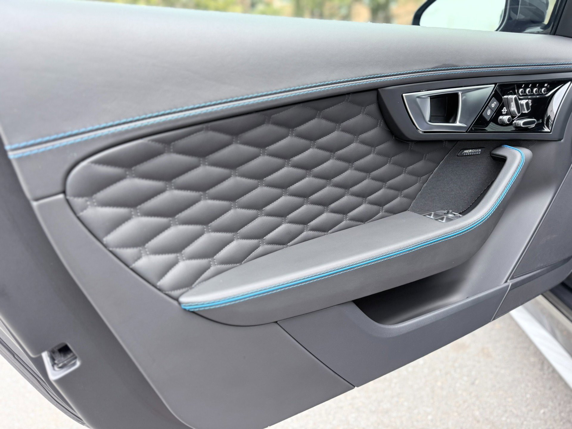 Used 2017 Jaguar F-TYPE SVR image 11