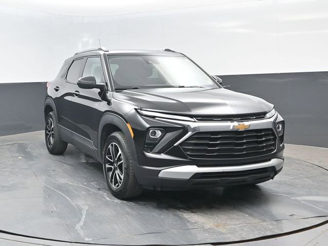 Used 2025 Chevrolet TrailBlazer LT AWD/4WD image 2
