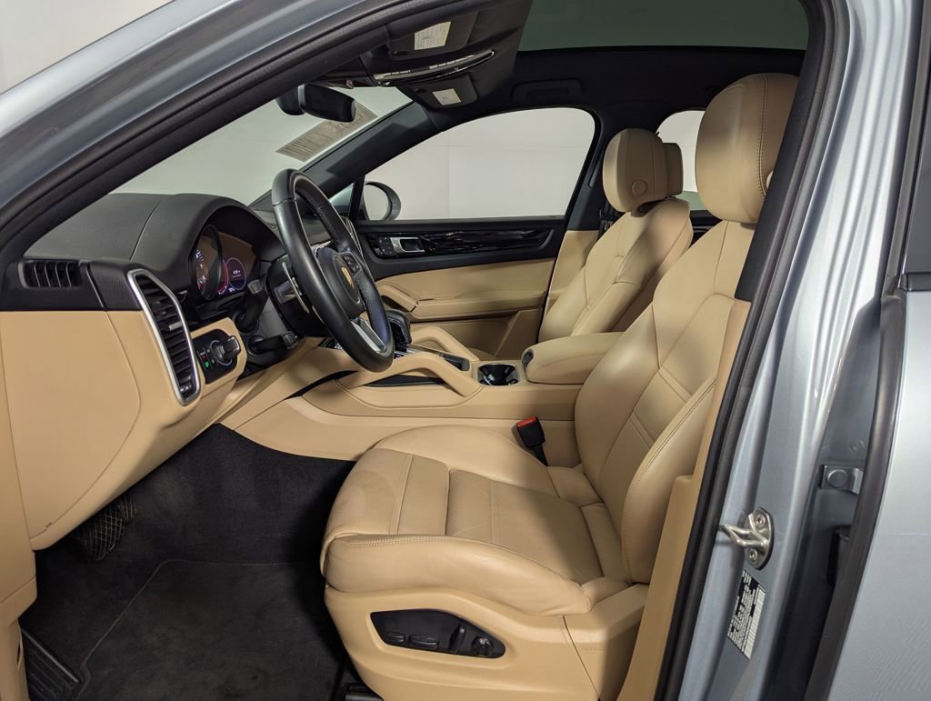 Used 2022 Porsche Cayenne Coupe image 4
