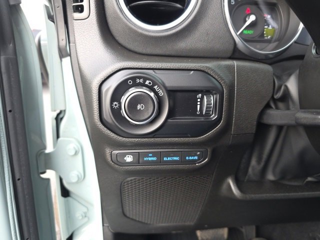 Used 2023 Jeep Wrangler Unlimited Sahara w/ Cold Weather Group image 15