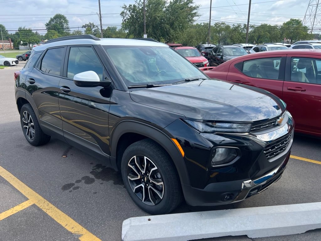 Used 2023 Chevrolet TrailBlazer ACTIV w/ Convenience Package AWD/4WD image 3