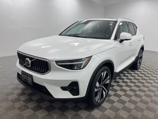 Used 2023 Volvo XC40 B5 Plus w/ Driver Assist Package image 2