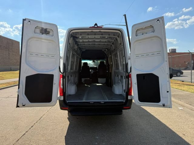 Used 2023 Mercedes-Benz Sprinter 2500 image 11