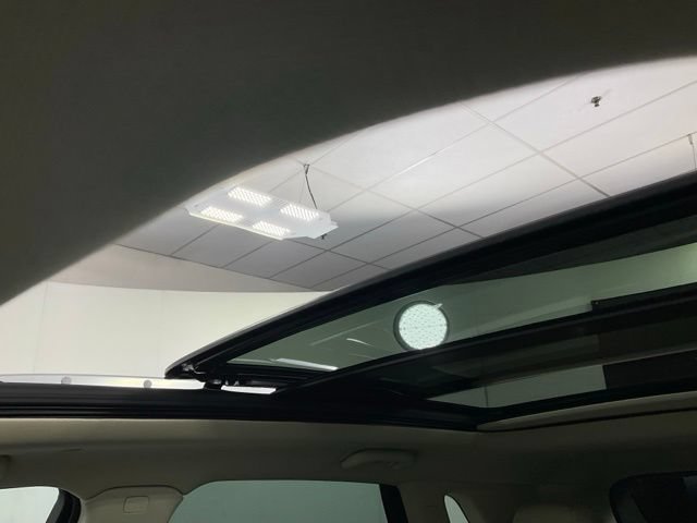 New 2026 Cadillac XT5 Premium Luxury w/ LPO, Floor Liner Package AWD/4WD image 16
