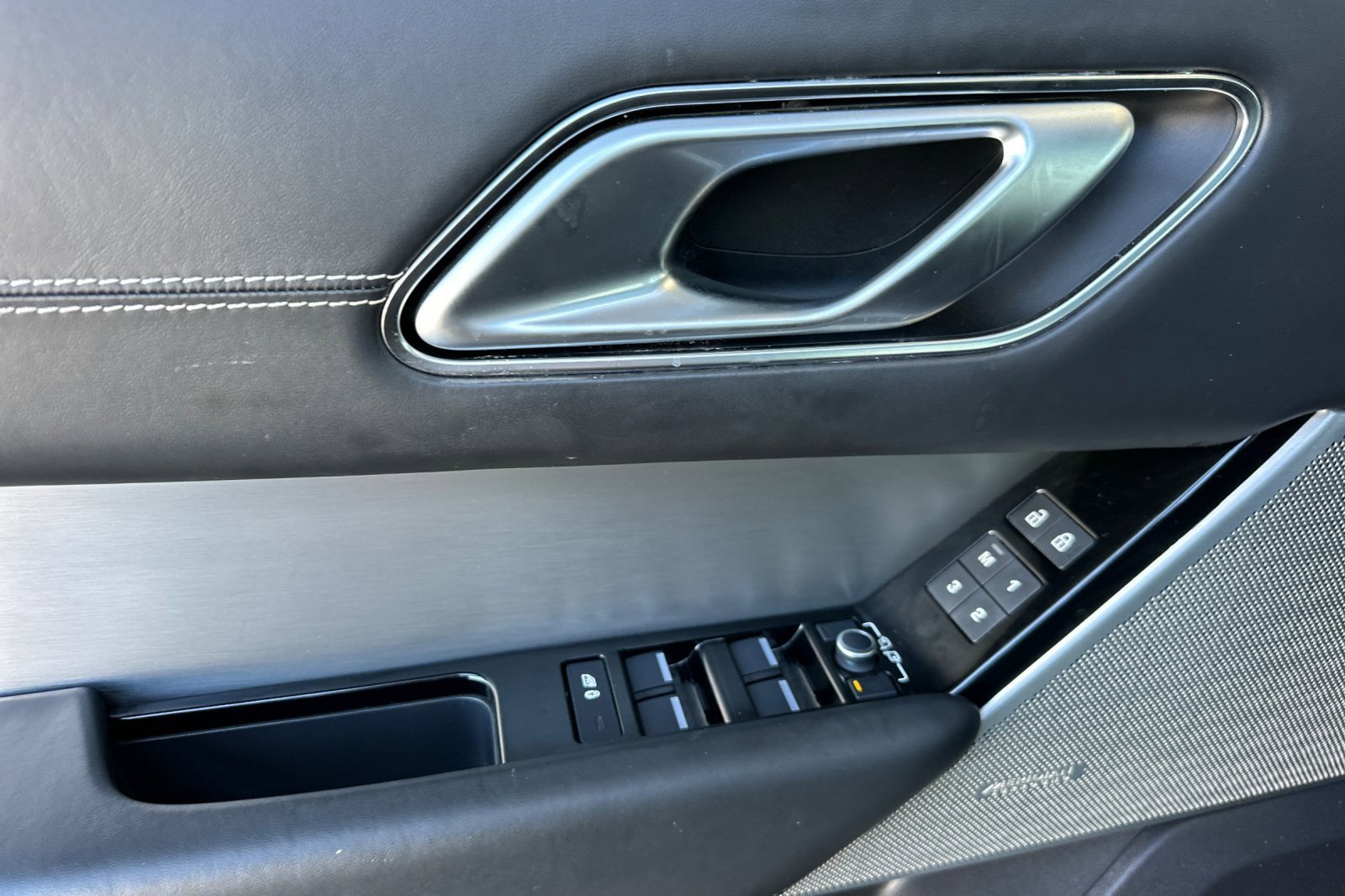 Used 2021 Land Rover Range Rover Velar R-Dynamic HSE image 10