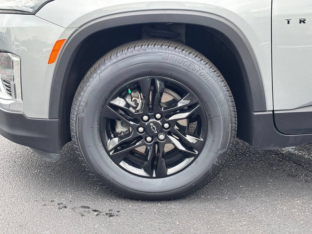 Used 2023 Chevrolet Traverse LS w/ Midnight/Sport Edition FWD image 11