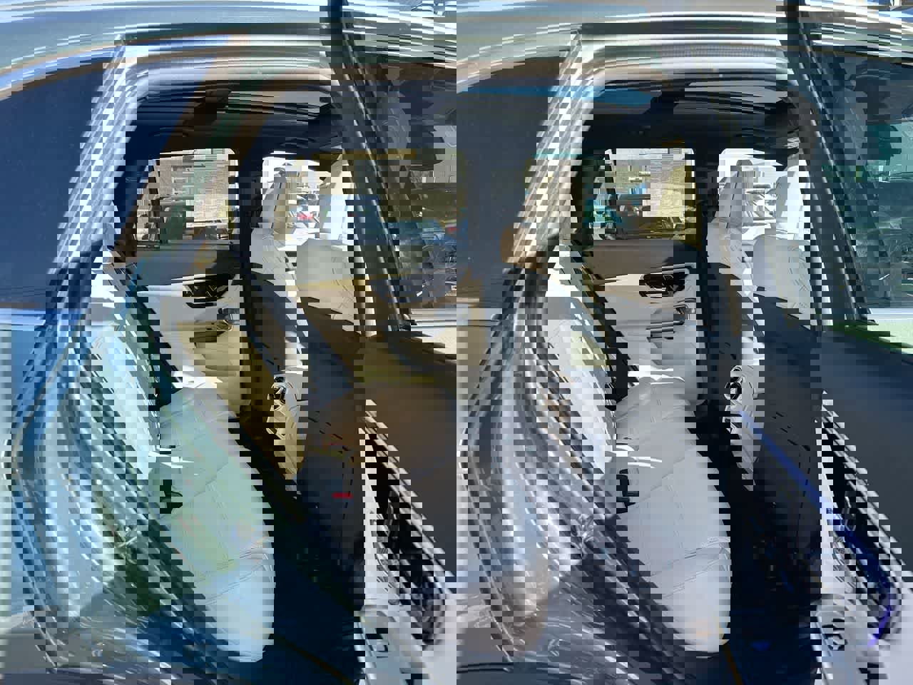 Used 2025 Mercedes-Benz GLC 300 4MATIC image 26